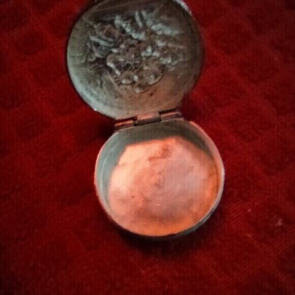 Small silver trinket box - Picture 5 of 14